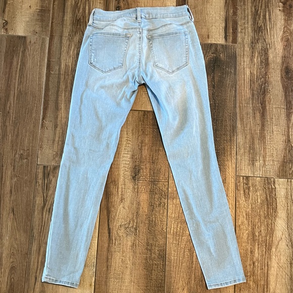 PacSun Perfect Fit Lightwash Deconstructed Jegging - Picture 4 of 8